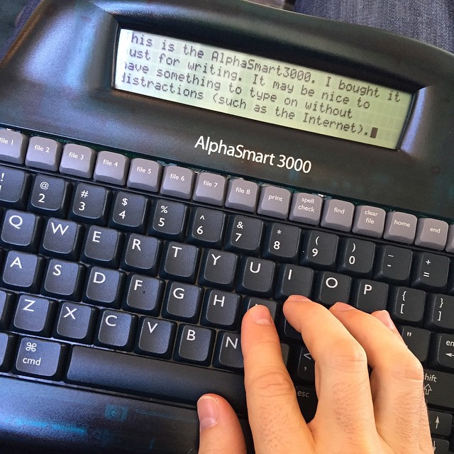 AlphaSmart NEO: Why This Crappy Portable Word Processor Is GREAT For ...